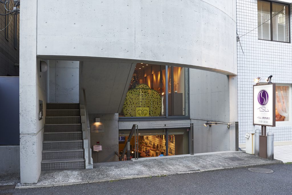 イスム表参道店(外観)-1024x683