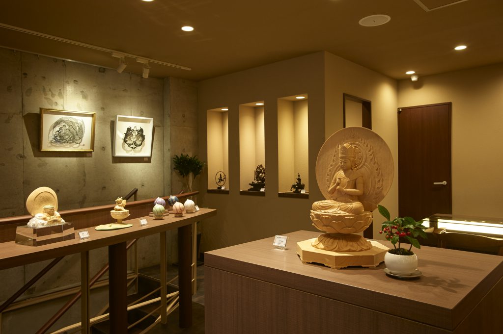 仏像ワールド商品展示フロア2-1024x681